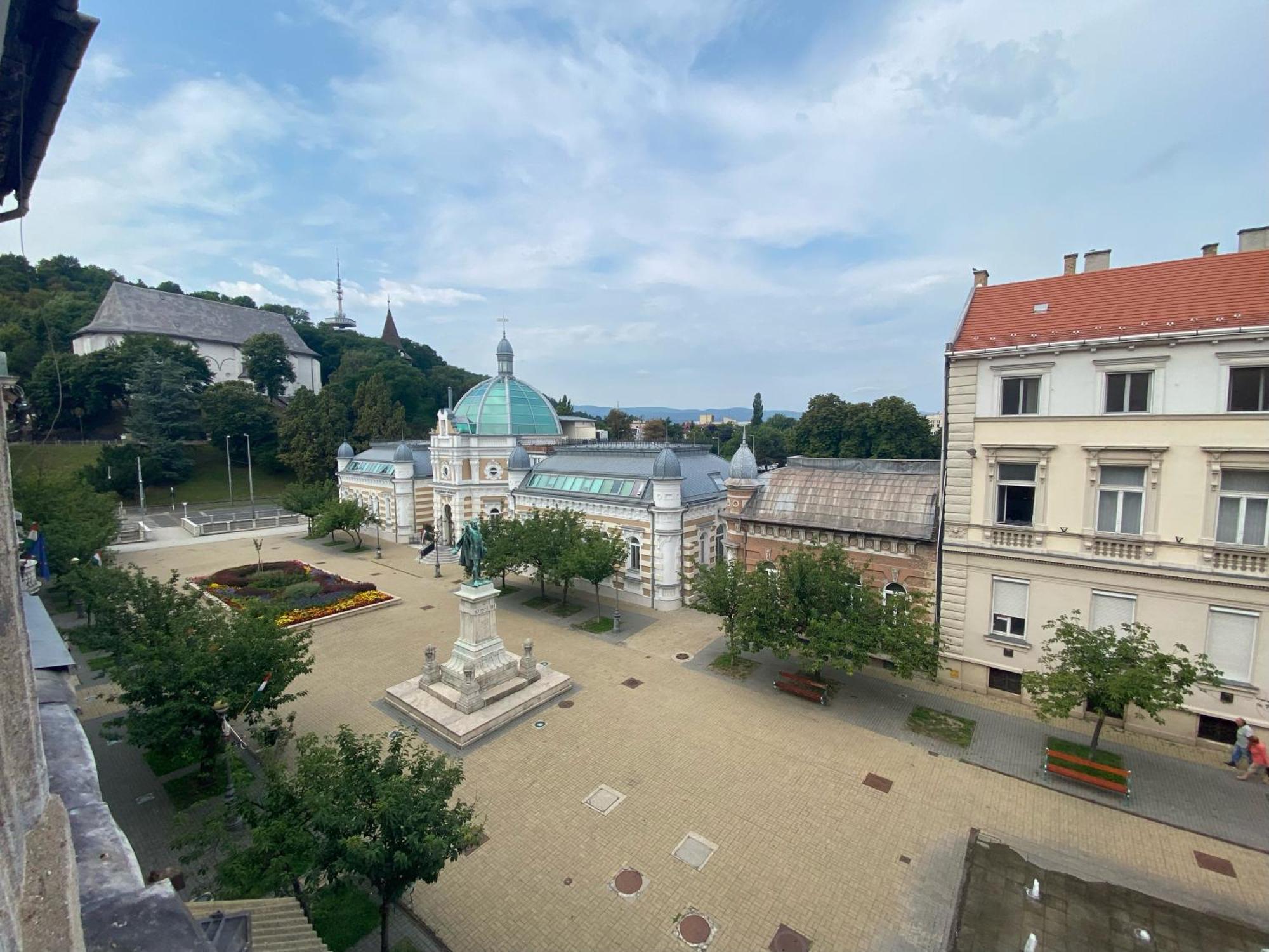 Appartamento Czingu-Lak Miskolc Esterno foto